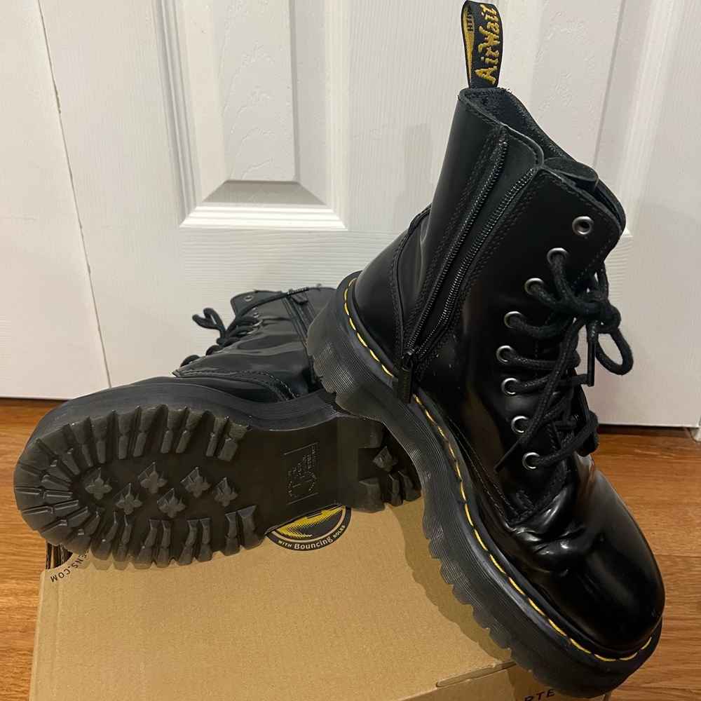 Dr. Martens JY004 Jadon Platform Boot